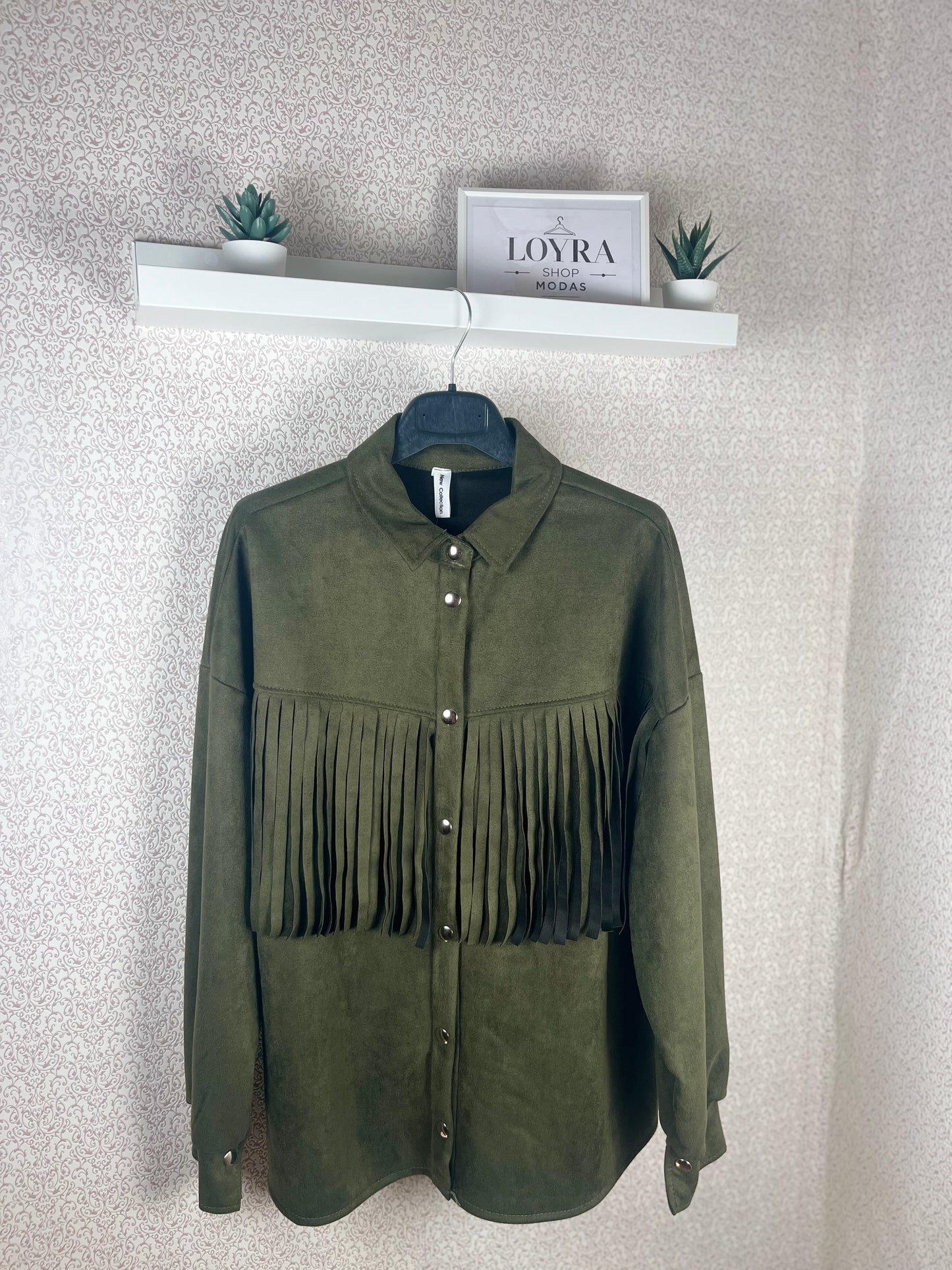 Chaqueta tipo ante verde con flecos