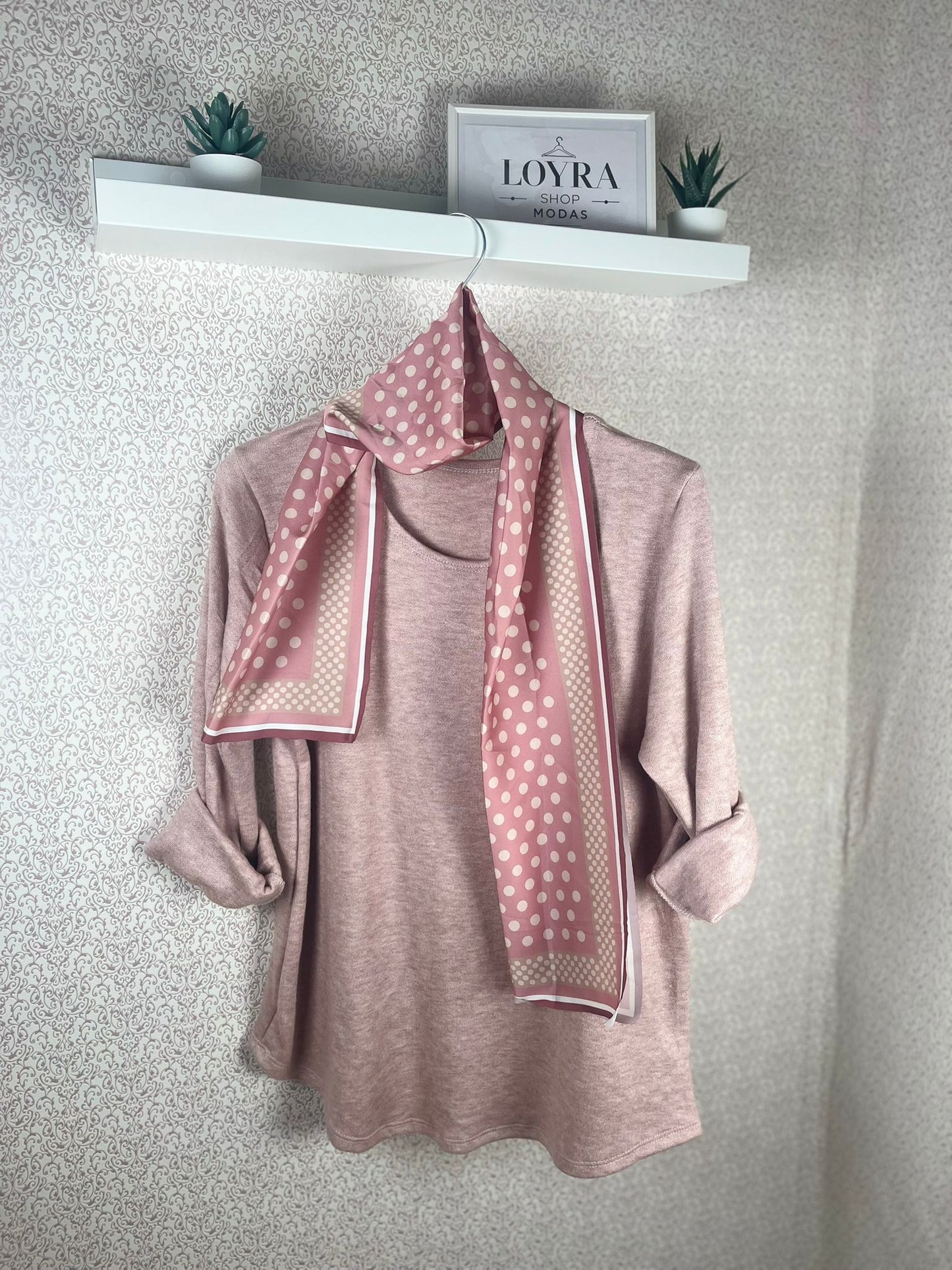 Camiseta Rosa Empolvado con Pañuelo de Lunares