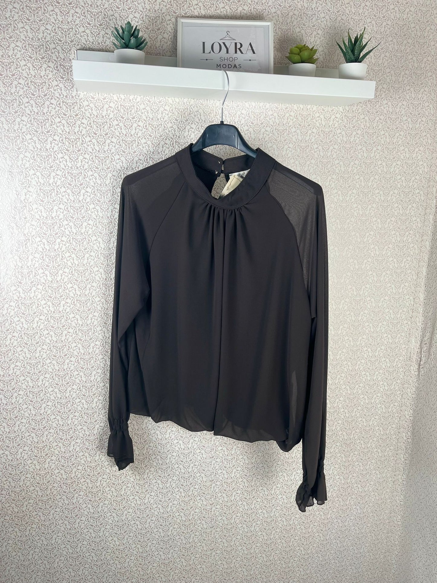 Blusa Marrón Chocolate con Cuello Fruncido y Mangas Semitransparentes - Elegancia Premium