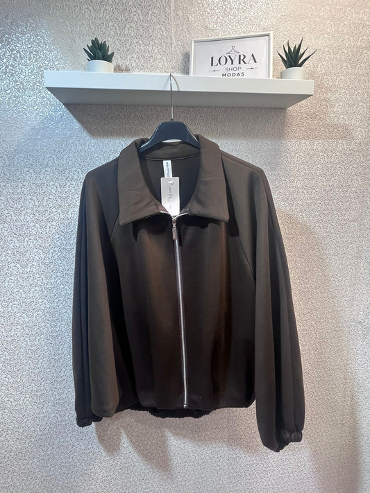 Chaqueta ligera con cremallera frontal