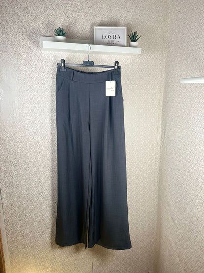 Conjunto Elegante Gris Oscuro - Chaleco Cruzado y Pantalón Palazzo