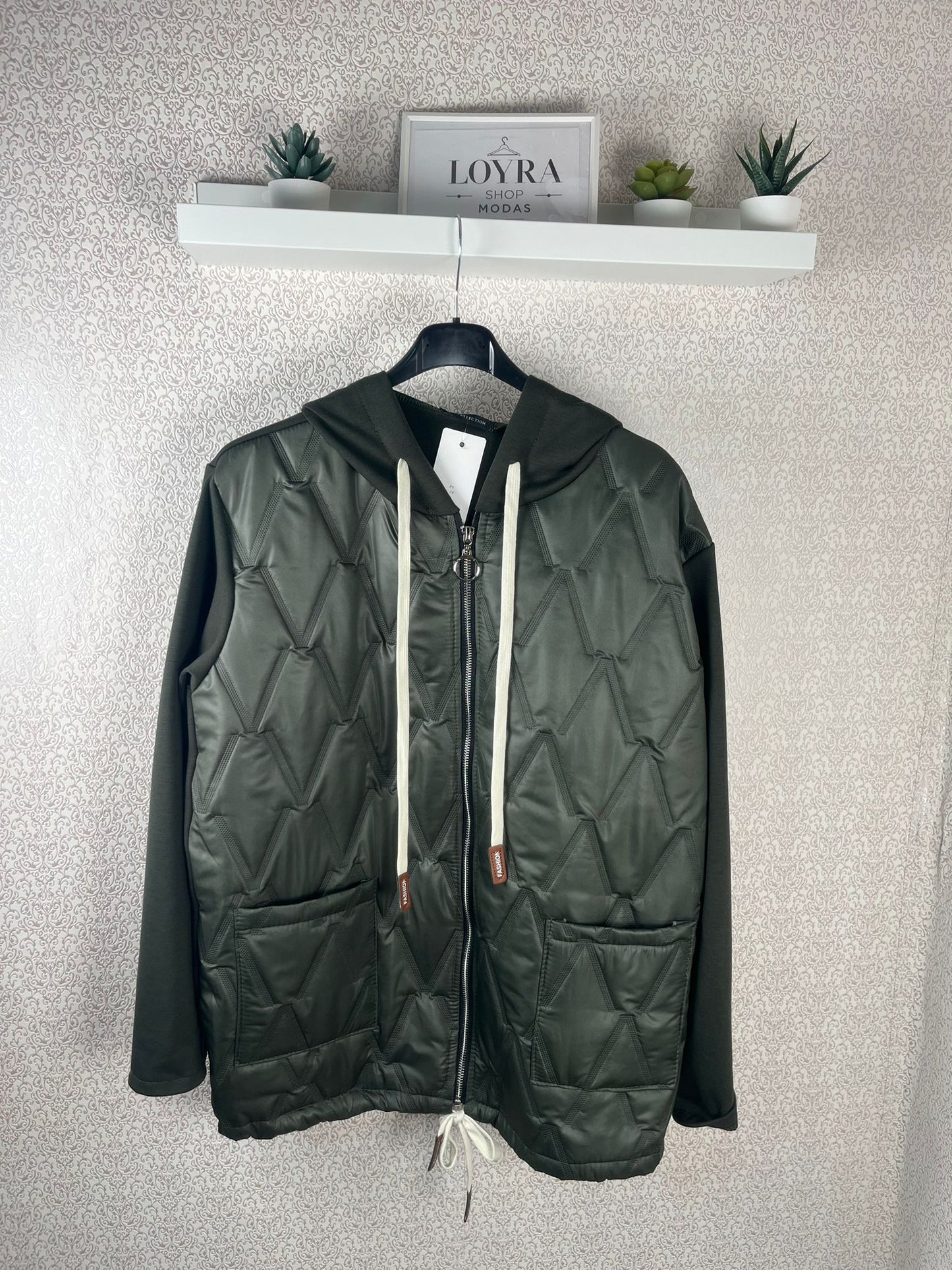 Chaqueta Acolchada Verde Militar con Capucha - Estilo Puffer Premium